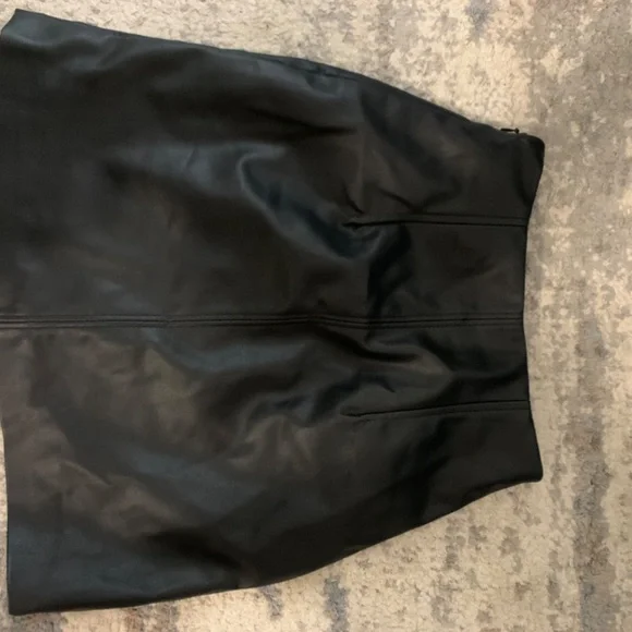 🖤H&M Leather Skirt 🖤 - Picture 2 of 2